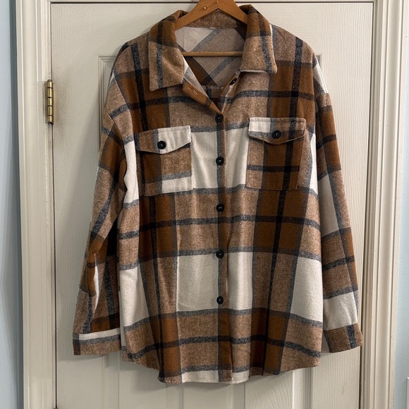 XXL Women’s Plaid Button-Up Shacket - Picture 4 of 5